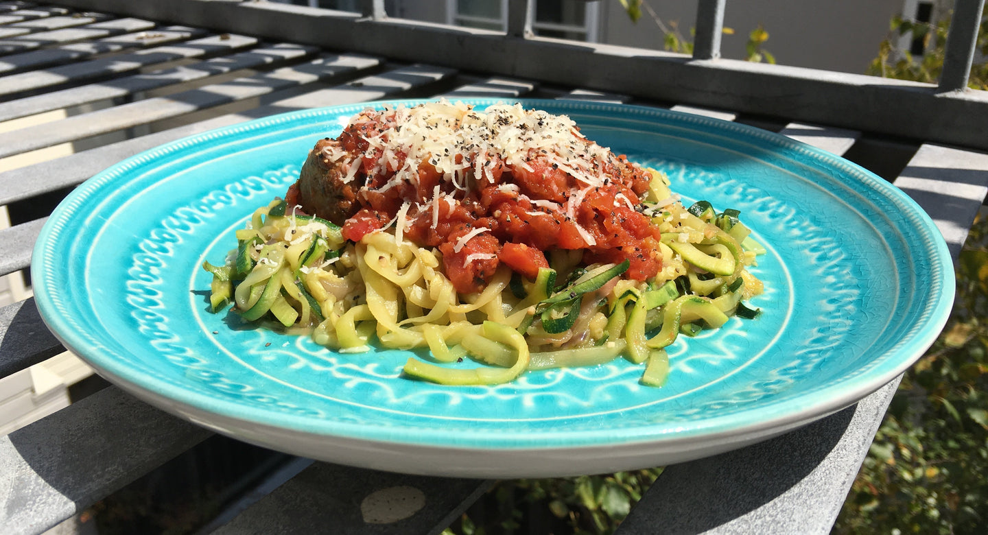 low-carb zucchini spaghetti - low carb spaghetti recipe - zoodle recipe - low carb zoodles - zoodles and meatballs recipe - diabetes friendly recipes - diabetic friendly recipes - low carb recipe